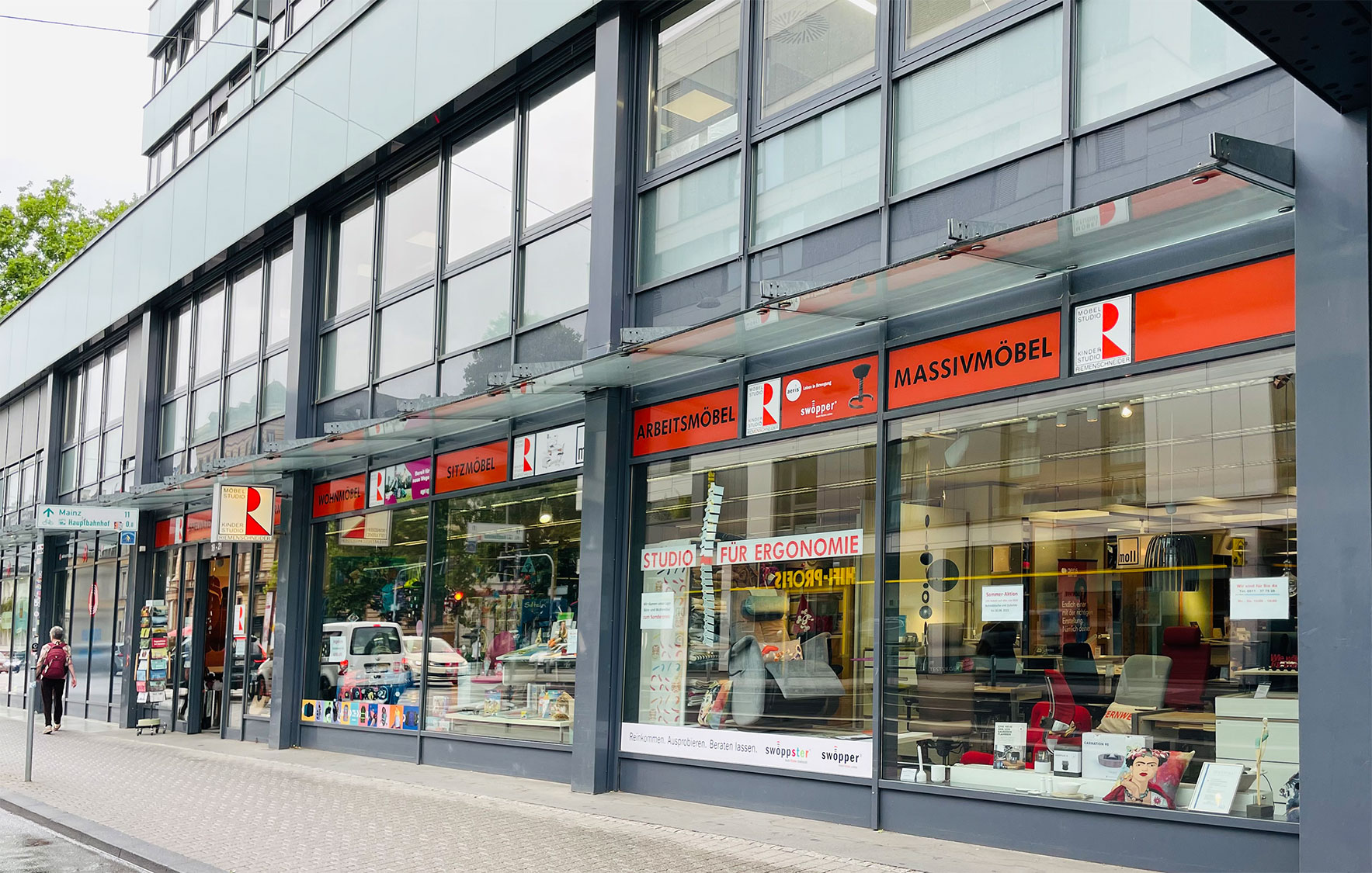 Möbelstudio Riemenschneider Wiesbaden in der Bahnhofstraße 19-21 65185 Wiesbaden fon: 0611/377528 fax: 0611/379488